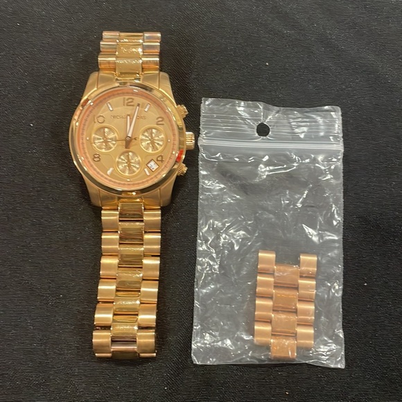 Michael Kors Rose Gold Watch - Picture 2 of 4